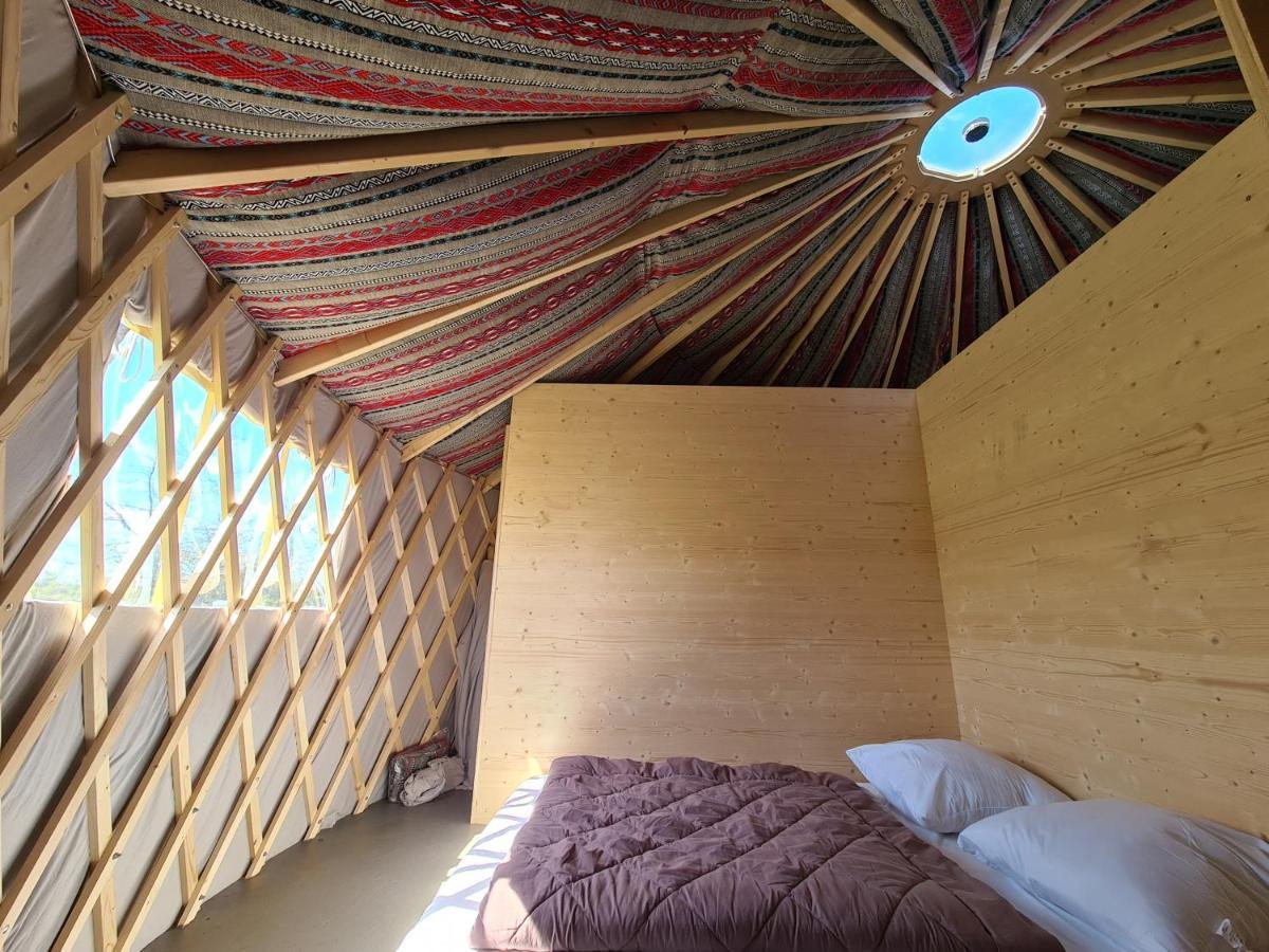Cerisy-la-Foret Camping A La Ferme - Hebergements Insolites מראה חיצוני תמונה