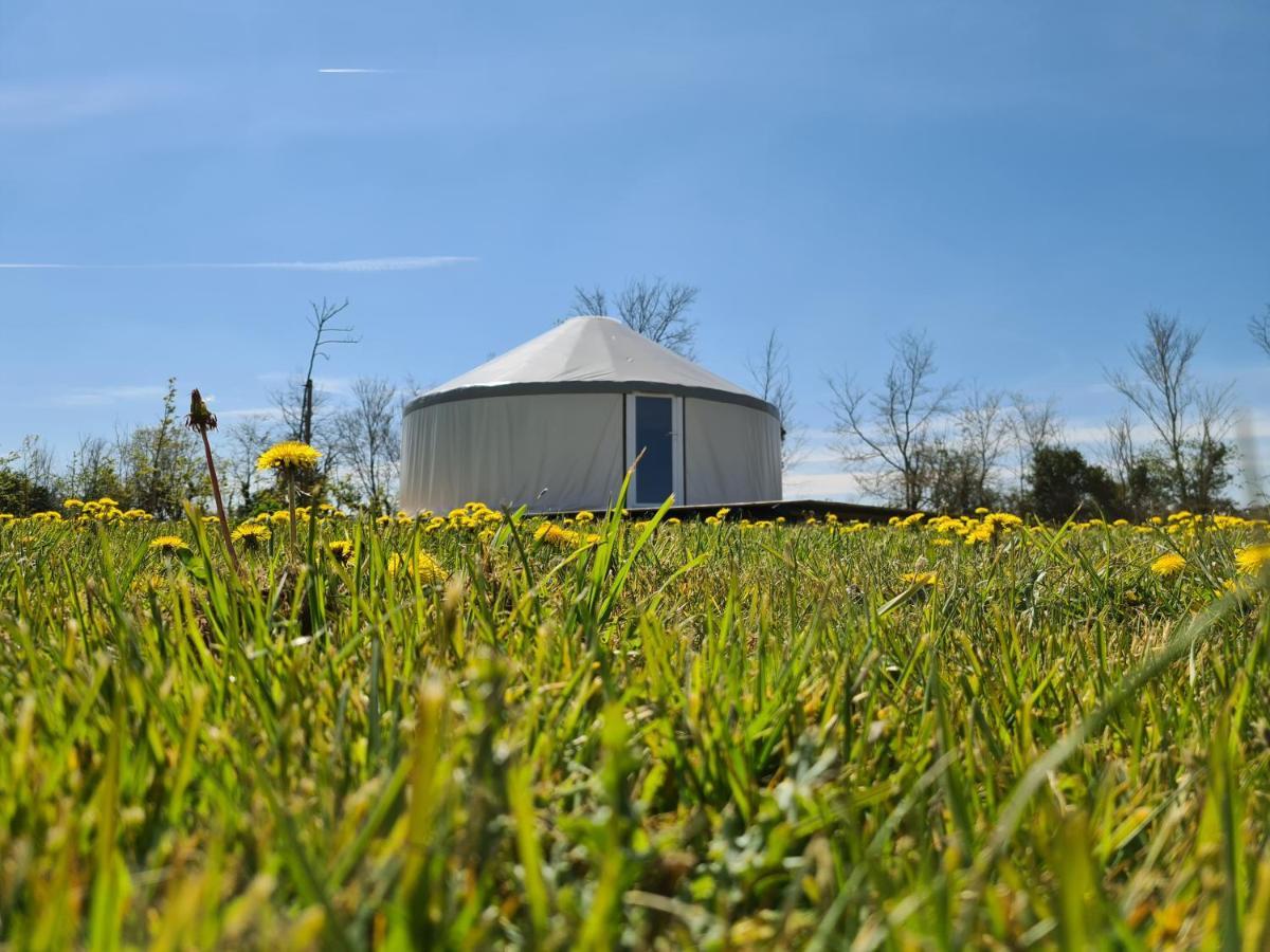 Cerisy-la-Foret Camping A La Ferme - Hebergements Insolites מראה חיצוני תמונה