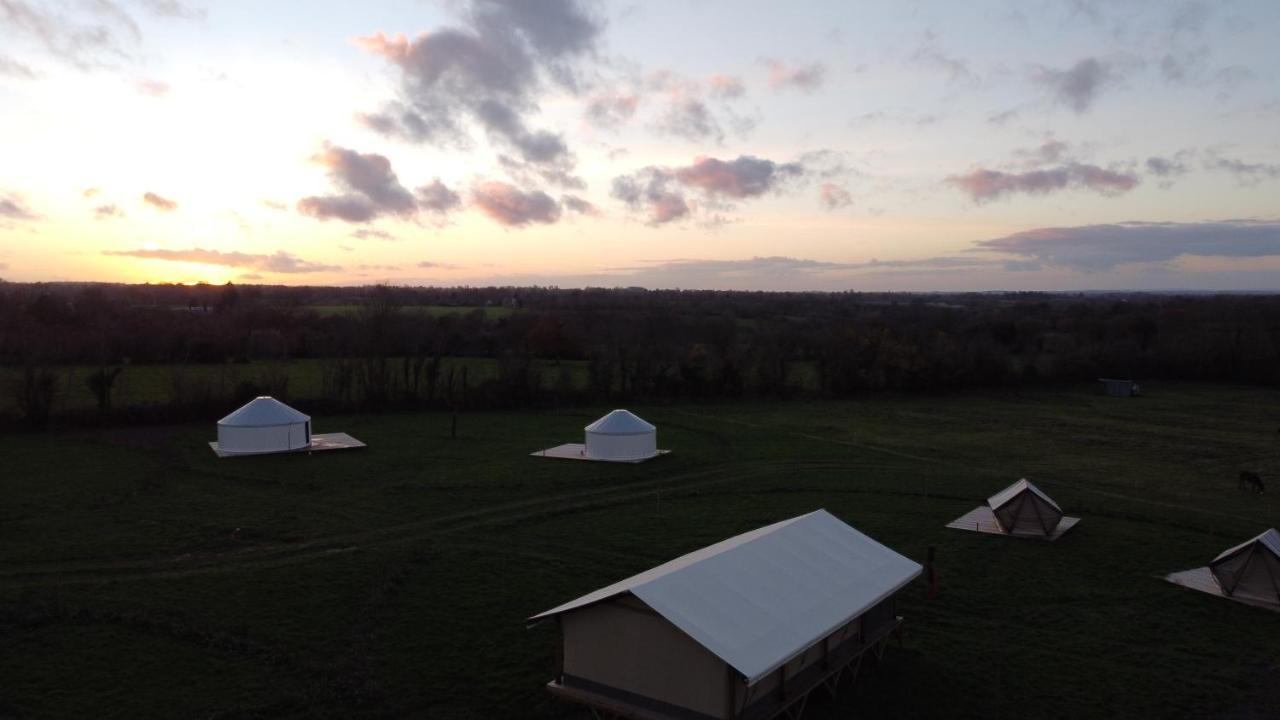 Cerisy-la-Foret Camping A La Ferme - Hebergements Insolites מראה חיצוני תמונה