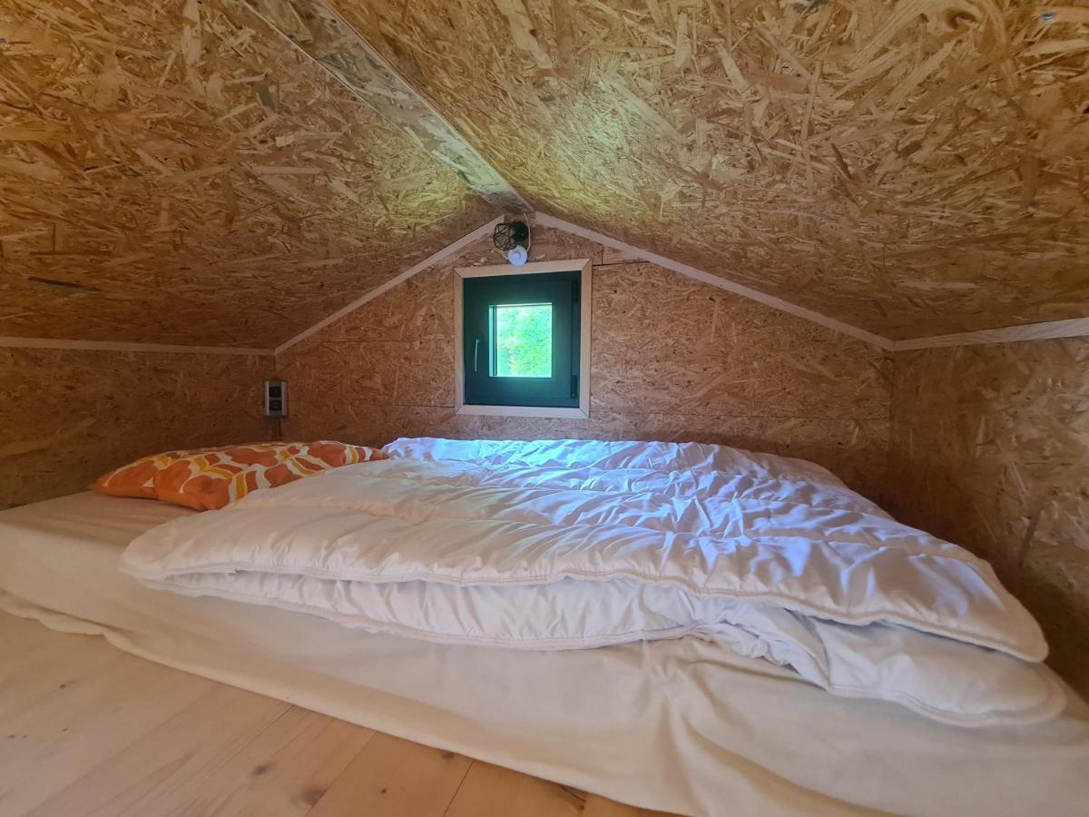 Cerisy-la-Foret Camping A La Ferme - Hebergements Insolites מראה חיצוני תמונה