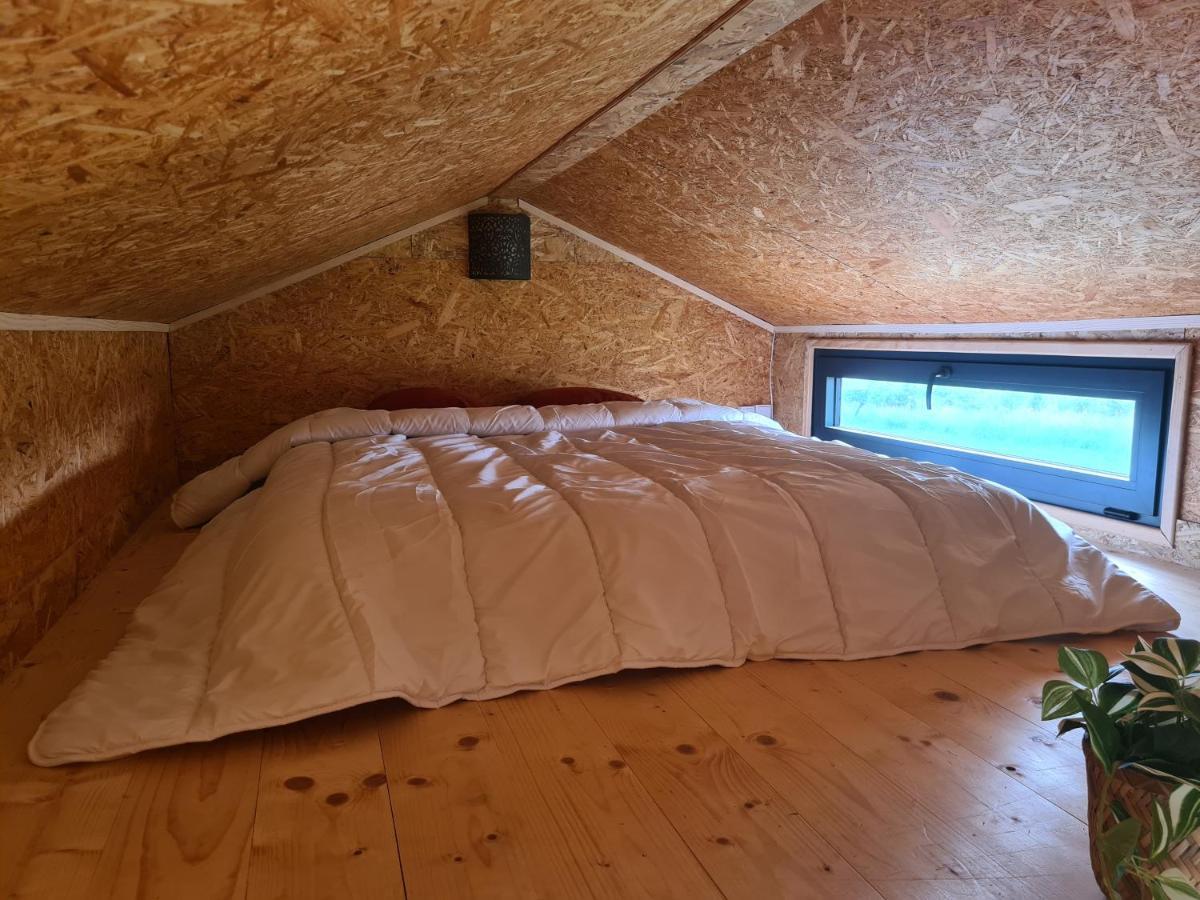 Cerisy-la-Foret Camping A La Ferme - Hebergements Insolites מראה חיצוני תמונה