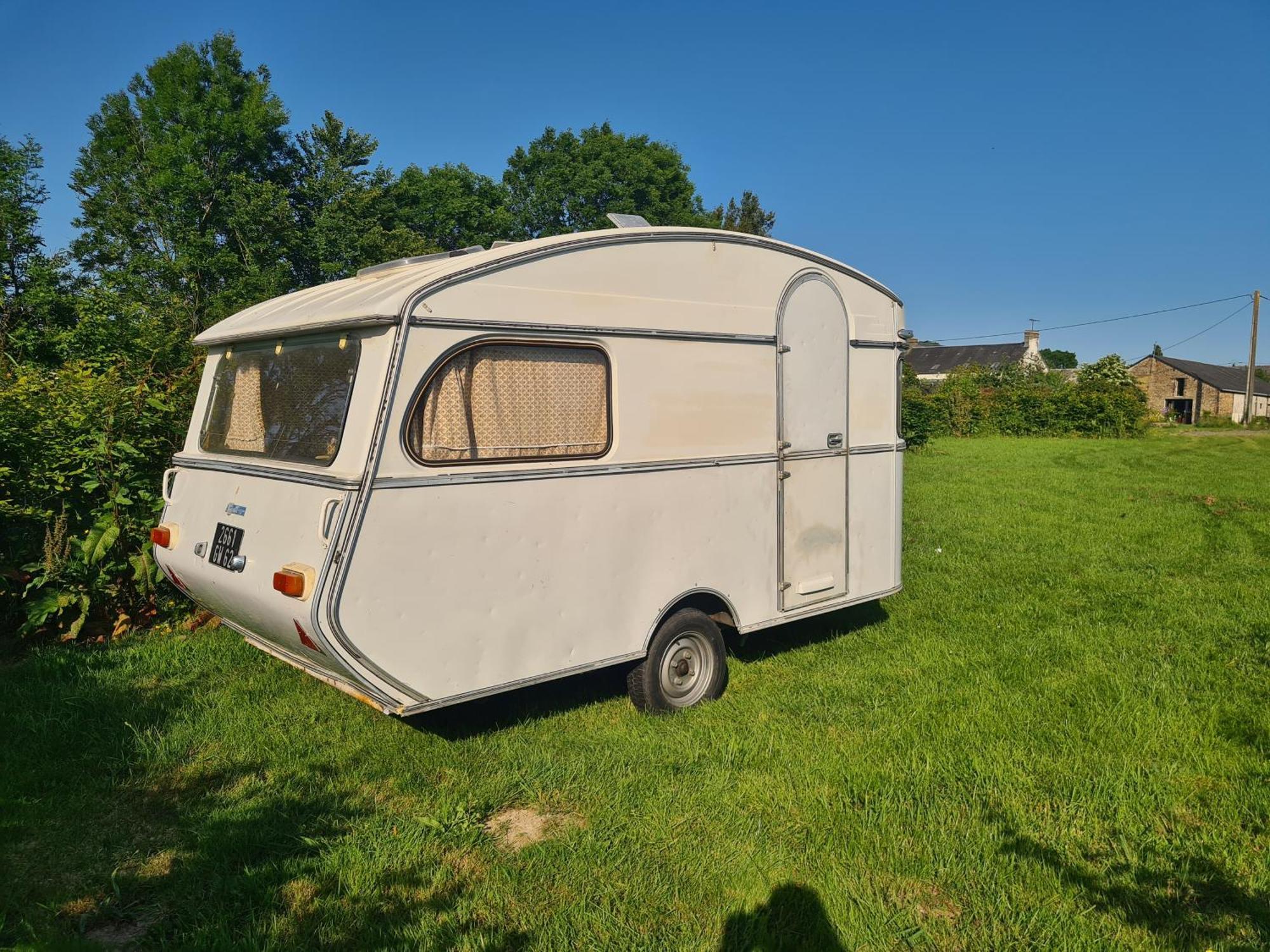 Cerisy-la-Foret Camping A La Ferme - Hebergements Insolites מראה חיצוני תמונה