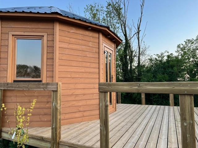 Cerisy-la-Foret Camping A La Ferme - Hebergements Insolites מראה חיצוני תמונה